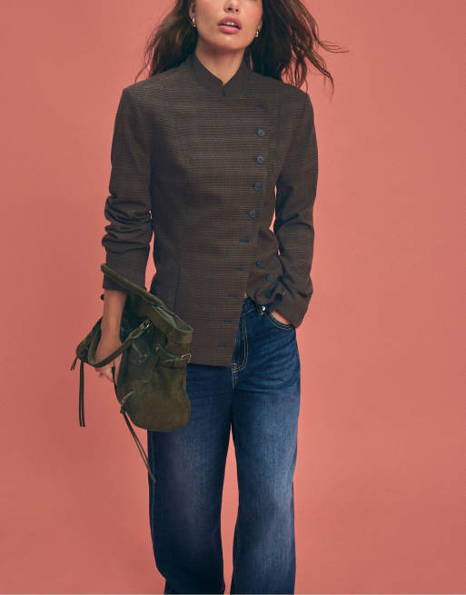 Stradivarius asymmetrischer Blazer mit mehreren Knöpfen in Braun, 5 von 7
