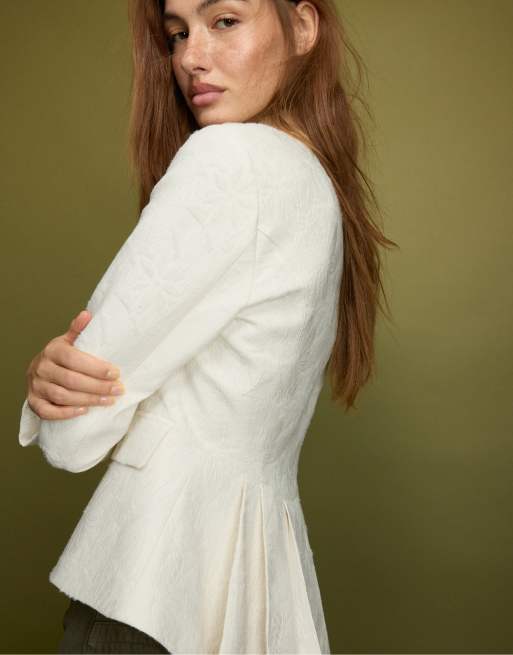 Stradivarius asymmetrischer Jacquard-Blazer in Ecru, 2 von 7