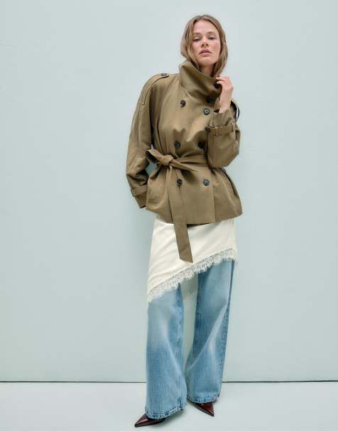 Stradivarius – Asymmetrischer Rock aus Satin in Ecru - view 1