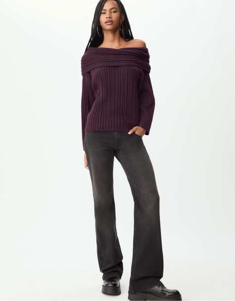 Stradivarius – Asymmetrischer, schulterfreier Strickpullover in Burgunderrot - view 1