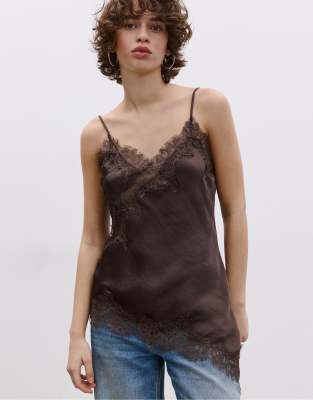 Stradivarius - Asymmetrisches Camisole-Oberteil mit Spitze in Braun-Brown