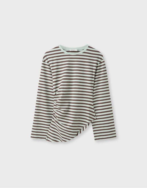 Stradivarius asymmetrisches gestreiftes Langarm-T-Shirt in Pastellgrün, 5 von 6