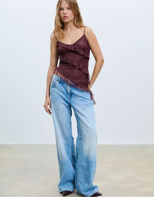 Stradivarius – Asymmetrisches Oberteil aus Spitze in Purpurrot, 2 von 4