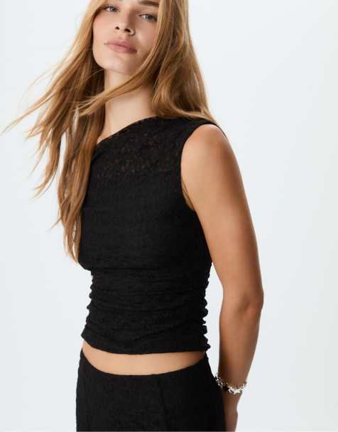 Stradivarius – Asymmetrisches Spitzen-Top in Schwarz - view 1