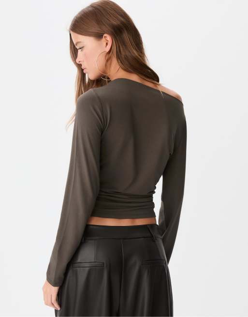 Stradivarius – Asymmetrisches T-Shirt in Braun mit Ösen-Design, 3 von 4
