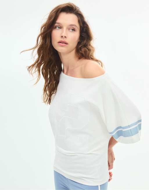 Stradivarius asymmetrisk broderad t-shirt i naturvit, 4 av 7