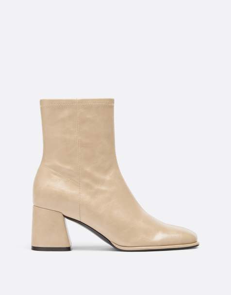 Stradivarius åtsittande skaft ankelboots med klack i beige - view 1