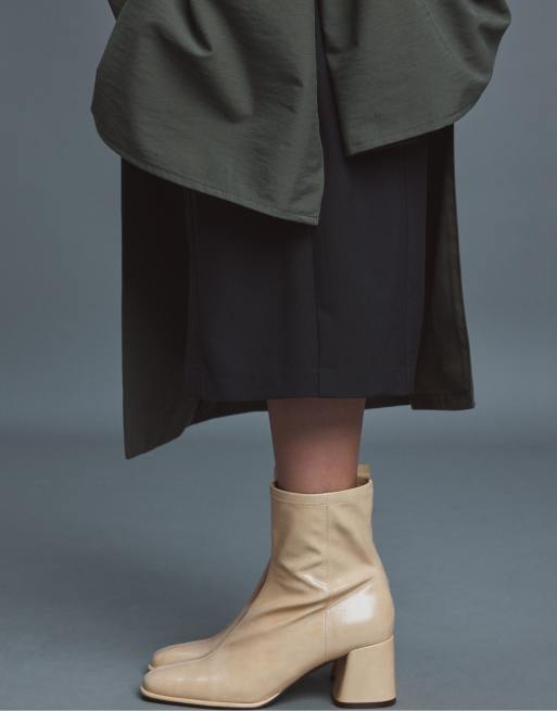 Stradivarius åtsittande skaft ankelboots med klack i beige, 2 av 5