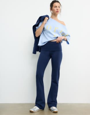 Stradivarius - Ausgestellte Leggings in Dunkelblau-Marineblau