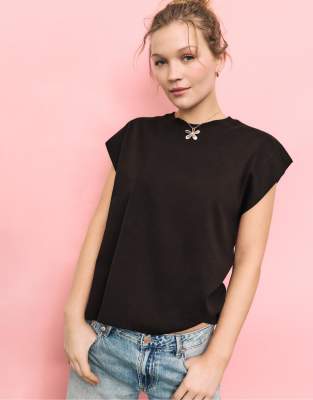 Stradivarius - B06 - Basic-T-Shirt in Braun mit überschnittenen Schultern-Brown