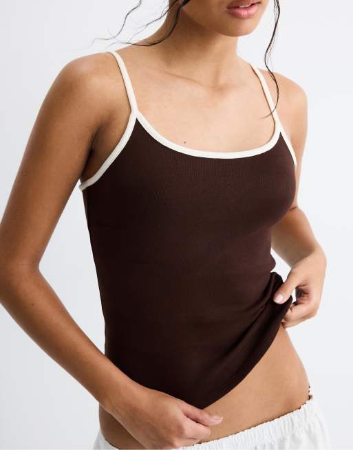 Stradivarius - B07 - Top marrone a coste con spalline, 4 di 4