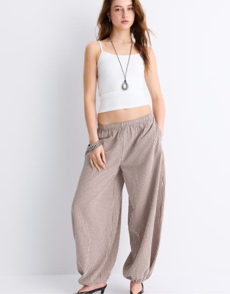 Stradivarius – B07 – Vit, ribbad topp med smala axelband - view 1