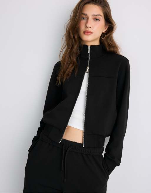 Stradivarius B09 cropped Sweatshirt mit hohem Kragen und Reißverschluss in Schwarz, 2 von 7