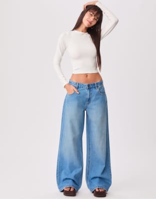 Stradivarius - Baggy Jeans aus mittelblauem Denim