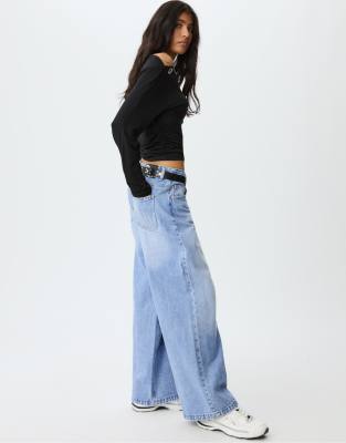 Stradivarius - Baggy Jeans aus mittelhellblauem Denim