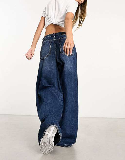 https://images.asos-media.com/products/stradivarius-baggy-soft-touch-jean-in-indigo-wash/205399065-2?$n_640w$&wid=513&fit=constrain