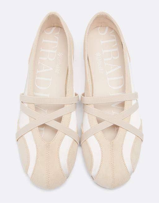 Stradivarius Ballerinas mit überkreuzten Riemchen in Ecru, 2 von 4