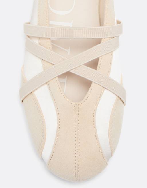 Stradivarius Ballerinas mit überkreuzten Riemchen in Ecru, 3 von 4
