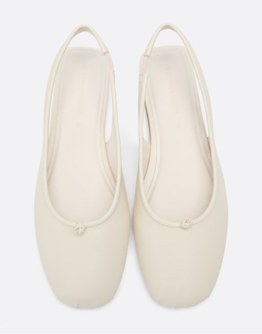 Stradivarius ballerinaskor med slingback i läderimitation, naturvit, 4 av 6