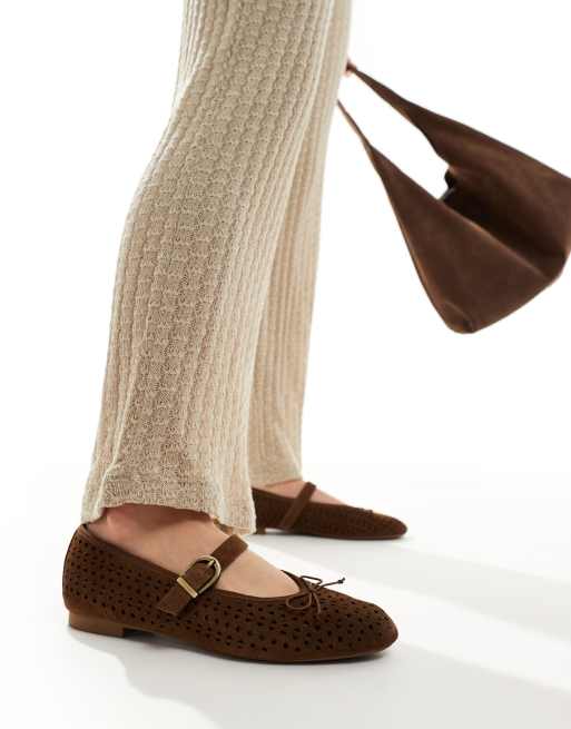 Stradivarius ballet shoe in brown leather