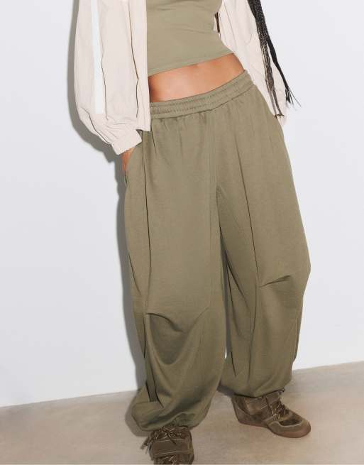 Stradivarius ballongformade joggingbyxor med stopp i khaki, 4 av 4