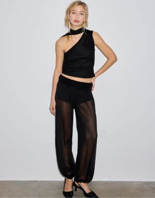 Stradivarius - Ballonhose aus Chiffon in Schwarz mit Umschlagbund