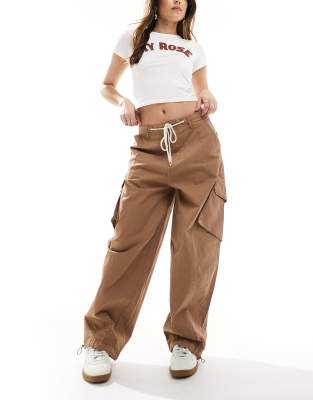 Stradivarius Stradivarius balloon cargo trouser in brown