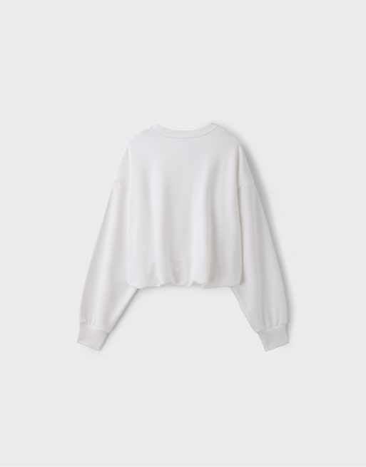 Stradivarius Balloon-hem cropped sweatshirt in ecru, 7 of 7