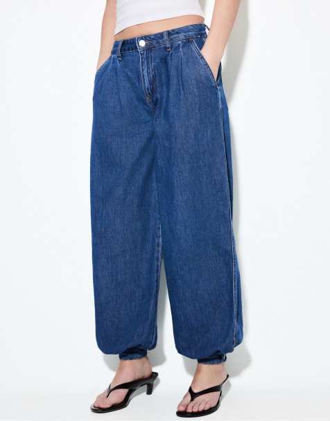 Stradivarius Balloon jeans in medium blue denim - view 1