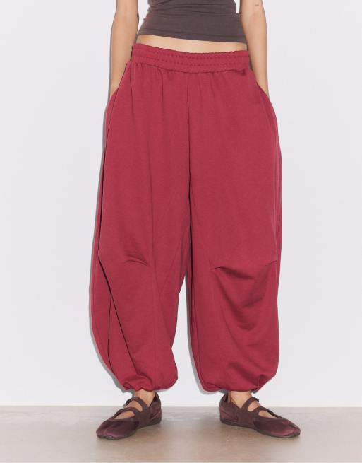 Stradivarius Balloon jogger trousers with stoppers in dark red, 2 of 4