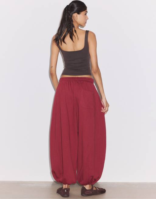 Stradivarius Balloon jogger trousers with stoppers in dark red, 3 of 4