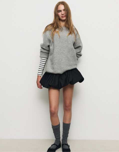 Stradivarius Balloon mini skort in black - view 1