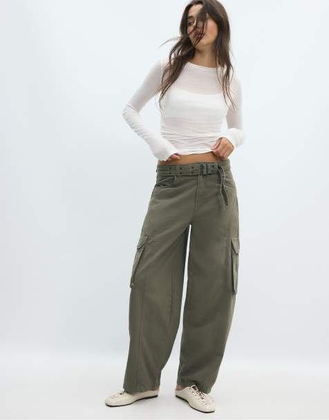 Stradivarius Barrel cargobukser i khaki - view 1