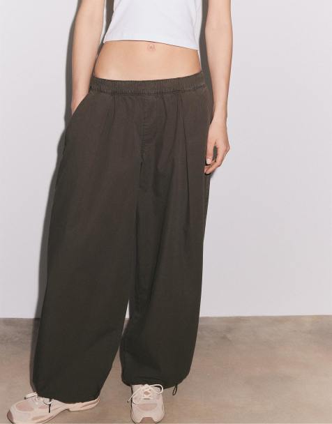 Stradivarius – Barrel-Hose aus Popeline in Braun mit Stoppern - view 1