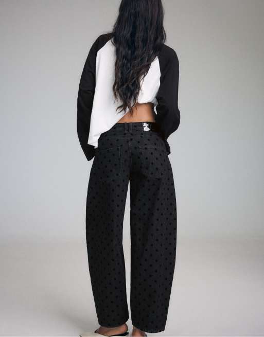 Stradivarius barrel jeans met flock polkadots in zwarte denimwassing, 3 van 7