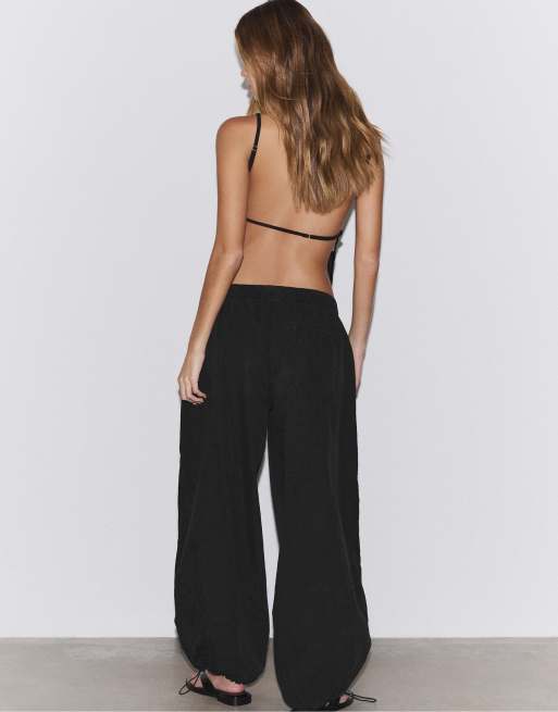 Stradivarius Barrel poplin trousers with stoppers in black, 2 of 4