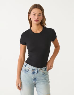 Stradivarius - Basic-Body in Schwarz mit Rundhalsausschnitt