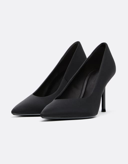 Stradivarius Basic closed black court shoes in black, 2 of 4