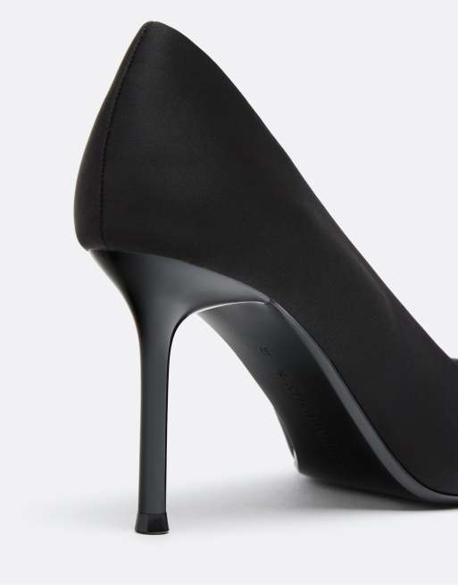 Stradivarius Basic closed black court shoes in black, 4 of 4