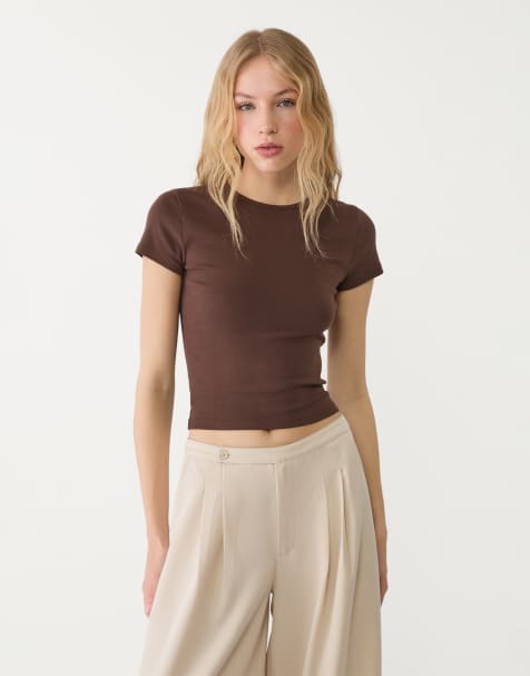 Stradivarius – Basic – Dopasowany brązowy T-shirt w paski - view 1