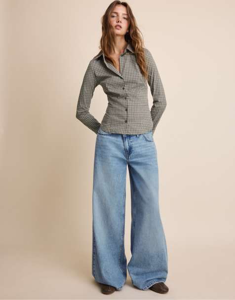 Stradivarius Basic fitted shirt in khaki - view 1