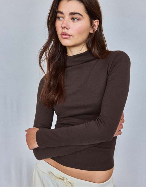 Stradivarius Basic funnel neck t-shirt in brown, 5 of 7