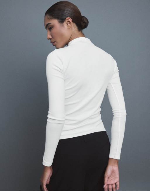 Stradivarius Basic funnel neck t-shirt in ecru, 3 of 7