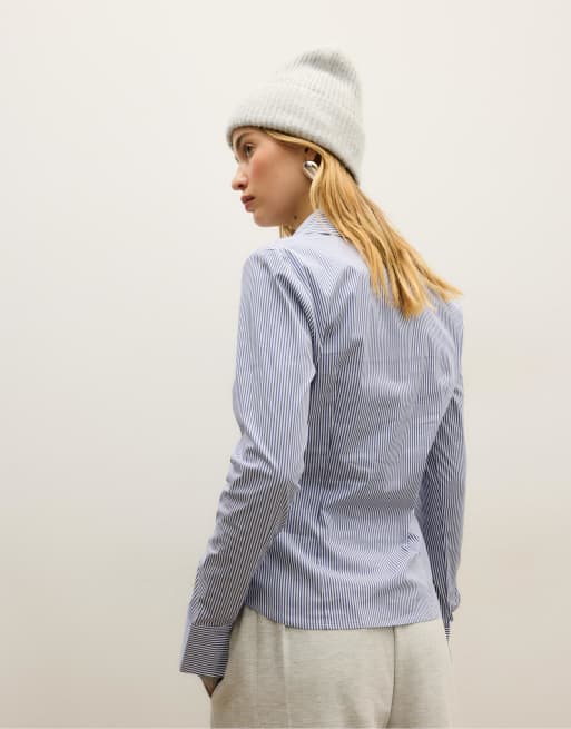Stradivarius - Basic gestreept aansluitend overhemd in donkerblauw, 2 van 4