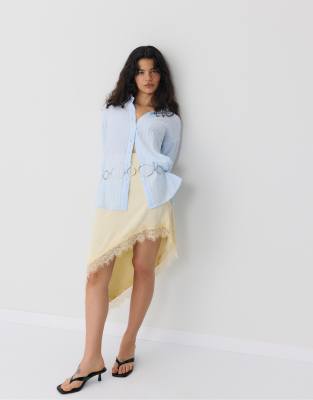 Stradivarius - Basic - Hemdbluse aus zweilagigem Stoff in Himmelblau