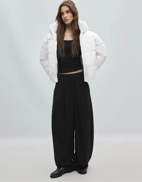 Stradivarius Basic hooded puffer jacket in white - view 1
