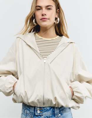 Stradivarius - Basic-Jacke aus Nylon in Ecru mit Kapuze-Weiß