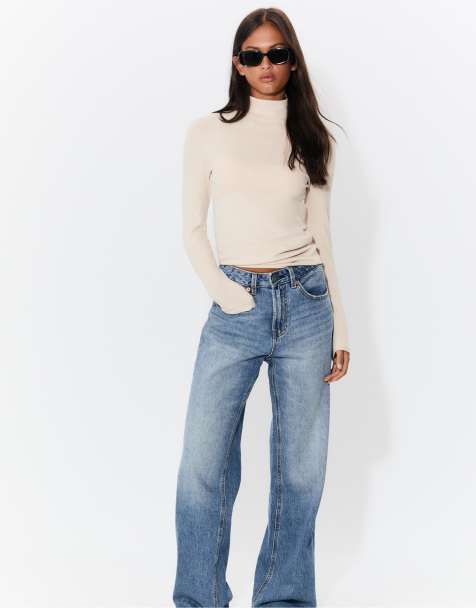 Stradivarius – Basic – Ljusbeige t-shirt med hög halsringning - view 1