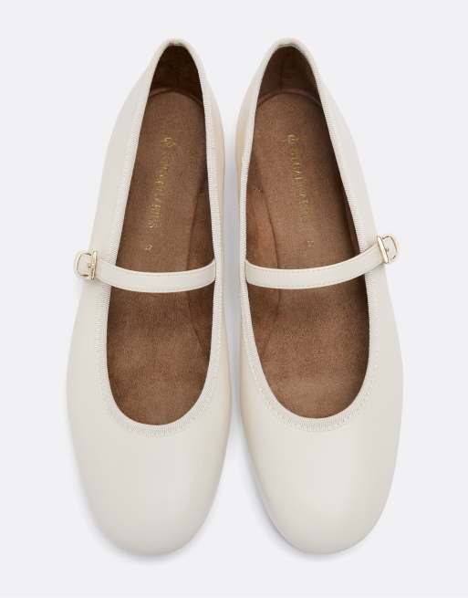 Stradivarius basic mary jane-ballerinaskor i naturvit, 4 av 6