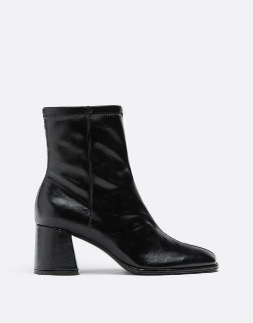 Stradivarius Basic mid-heel ankle boots in black, 2 of 7
